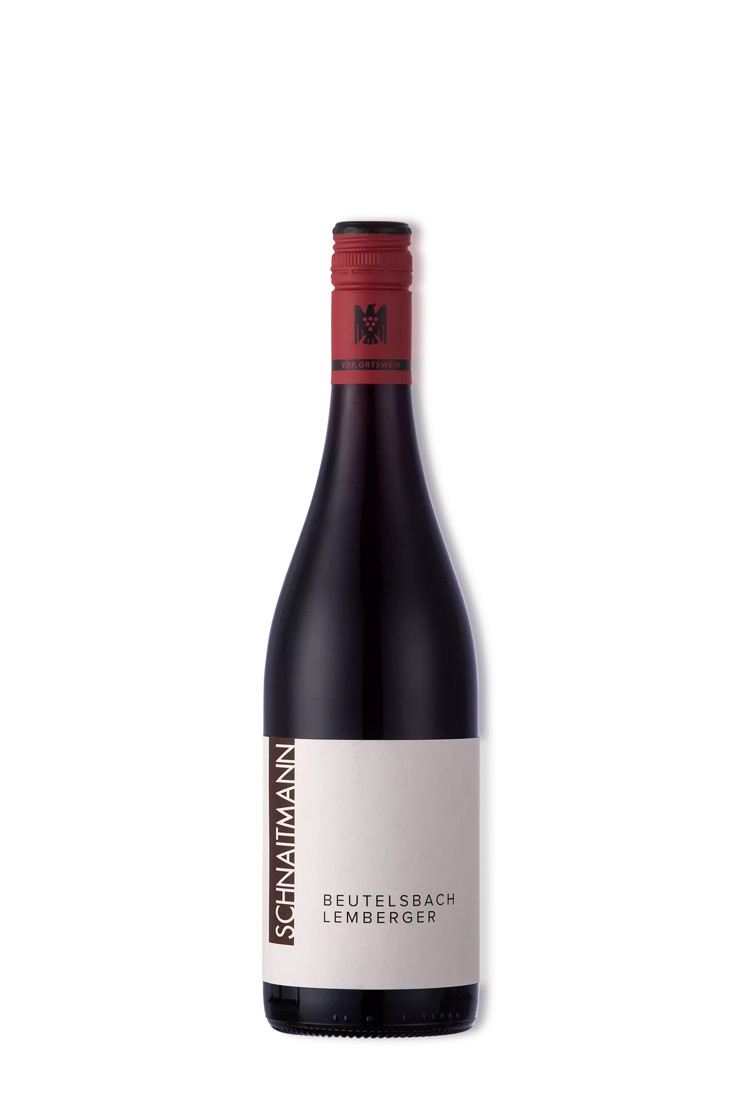 Eine Rotweinflasche mit dunkelrotem Verschluss, auf dem der VDP. Adler prangt und "VDP. Ortswein" geschrieben steht. Die Flasche hat ein weißes Etikett mit der Aufschrift "SCHNAITMANN BEUTELSBACH LEMBERGER"