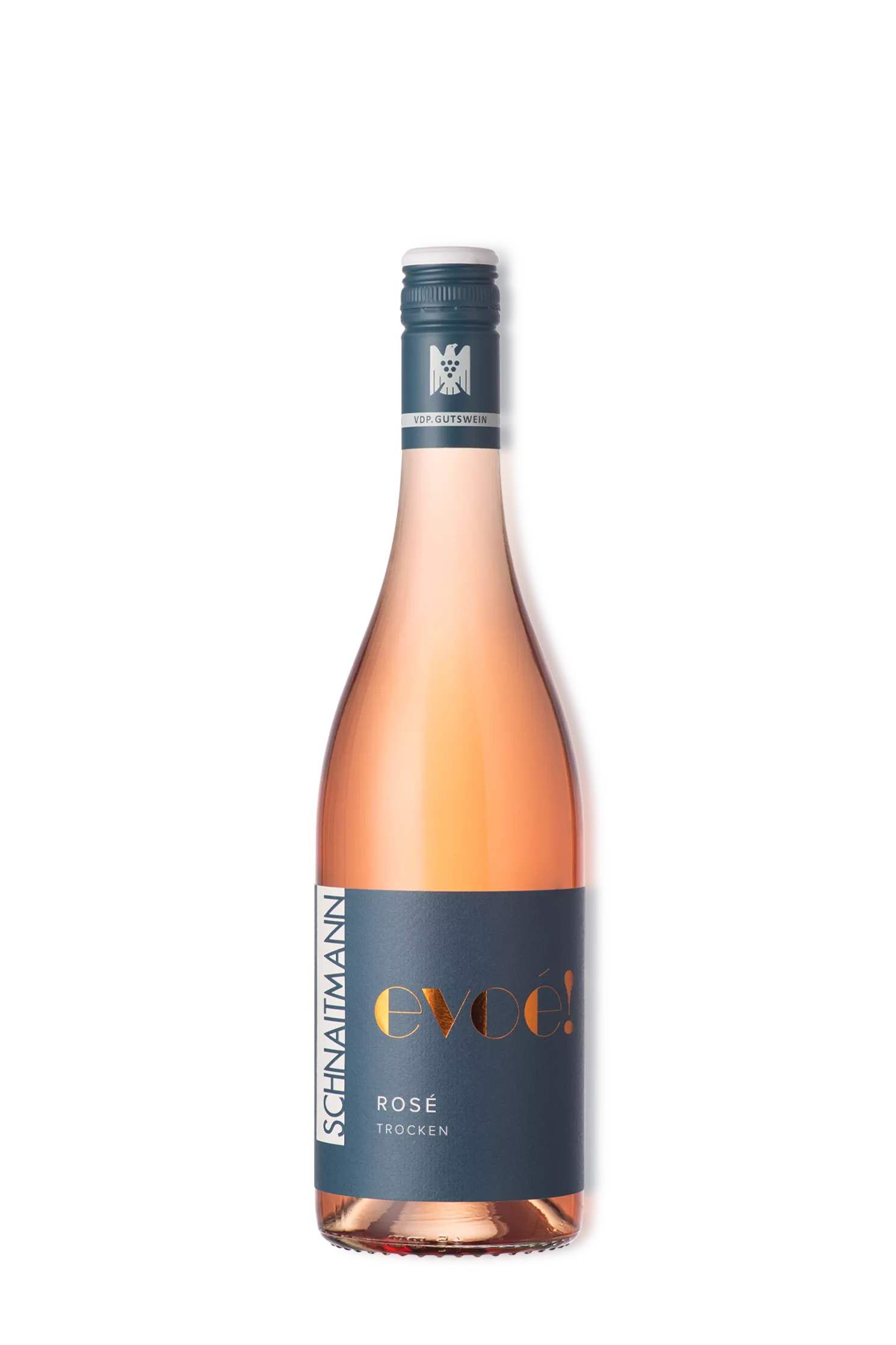 „Eine Flasche Schnaitmann Evoé Roséwein mit blauem Schraubverschluss, der die Aufschrift "VDP. Gutswein" trägt. Das dunkelblaue Etikett zeigt in goldener Schrift prominent das Wort "evoé" sowie darunter "Rosé trocken"